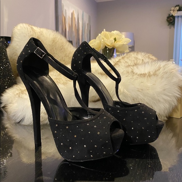 Black high heels Never used ✨Size 8.5 Brand “ It Call Spring “Very comfortable - Picture 8 of 14